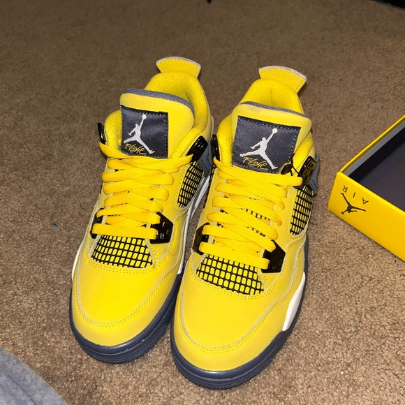 Lightning 4s - Picture 7 of 8